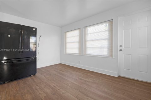 Villa ou maison à louer à Hollywood, Floride: 3 chambres, 133.31 m2 № 1995868 - photo 11