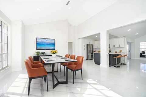 Villa ou maison à vendre à Apopka, Floride: 4 chambres, 215.07 m2 № 2303318 - photo 8