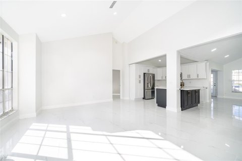 Villa ou maison à vendre à Apopka, Floride: 4 chambres, 215.07 m2 № 2303318 - photo 12