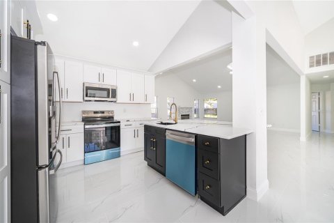 Villa ou maison à vendre à Apopka, Floride: 4 chambres, 215.07 m2 № 2303318 - photo 14
