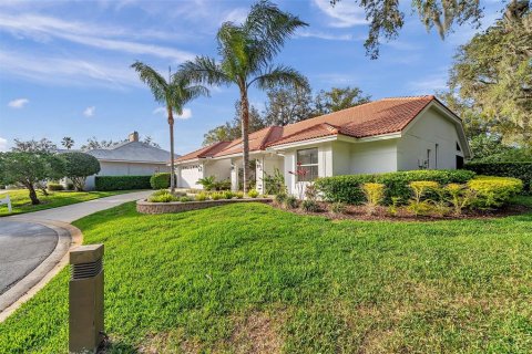 House in Wesley Chapel, Florida 3 bedrooms, 242.01 sq.m. № 2329623 - photo 2