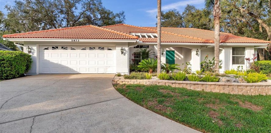 House in Wesley Chapel, Florida 3 bedrooms, 242.01 sq.m. № 2329623