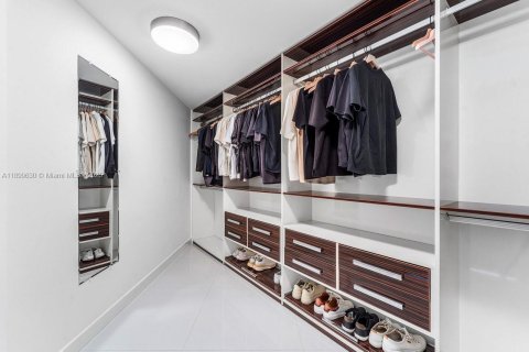 Condo in Miami, Florida, 2 bedrooms  № 1953129 - photo 19