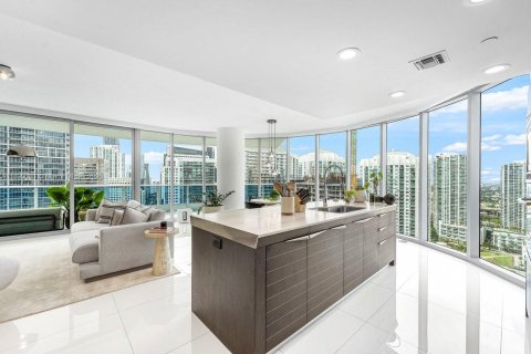 Condo in Miami, Florida, 2 bedrooms  № 1953129 - photo 9
