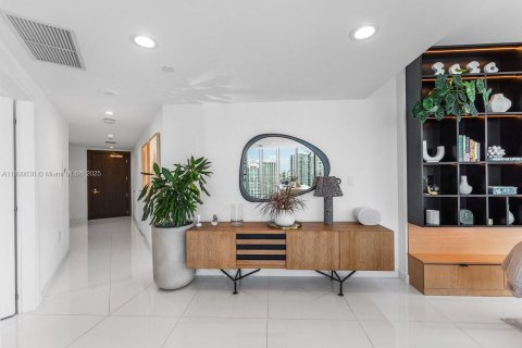Condo in Miami, Florida, 2 bedrooms  № 1953129 - photo 15