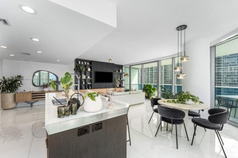 Condo in Miami, Florida, 2 bedrooms  № 1953129 - photo 13