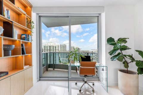 Condo in Miami, Florida, 2 bedrooms  № 1953129 - photo 28