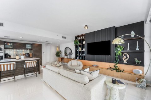 Condo in Miami, Florida, 2 bedrooms  № 1953129 - photo 16