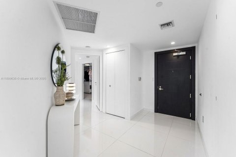 Condo in Miami, Florida, 2 bedrooms  № 1953129 - photo 6