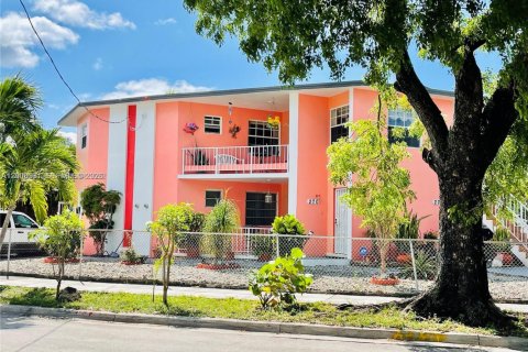 Immobilier commercial à Miami, Floride 230.96 m2 № 2170395