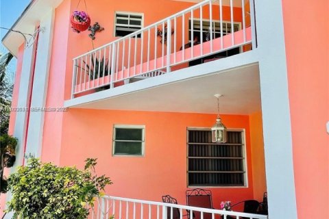 Immobilier commercial à vendre à Miami, Floride: 230.96 m2 № 2170395 - photo 2