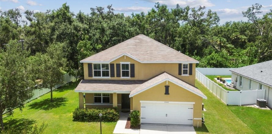 House in Palmetto, Florida 5 bedrooms, 268.39 sq.m. № 1873780