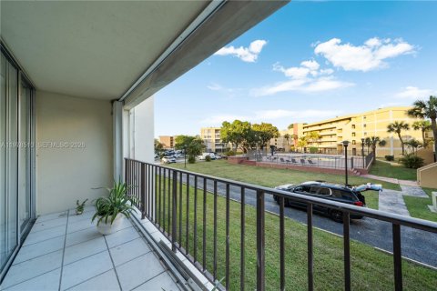 Condo in Miami, Florida, 3 bedrooms  № 2044425 - photo 8