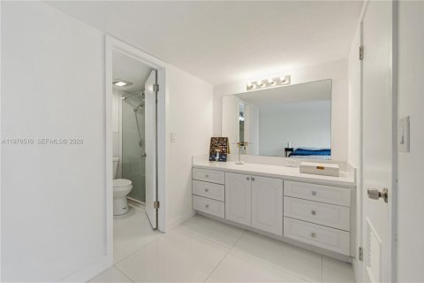Condo in Miami, Florida, 3 bedrooms  № 2044425 - photo 20