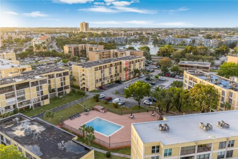 Condo in Miami, Florida, 3 bedrooms  № 2044425 - photo 24