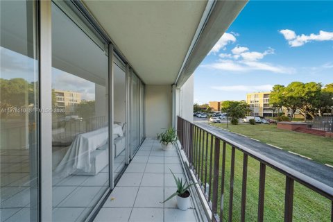 Condo in Miami, Florida, 3 bedrooms  № 2044425 - photo 7
