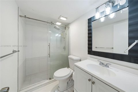 Condo in Miami, Florida, 3 bedrooms  № 2044425 - photo 16