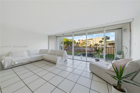 Condo in Miami, Florida, 3 bedrooms  № 2044425 - photo 6