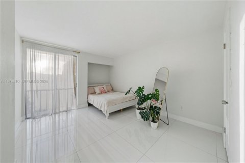 Condo in Miami, Florida, 3 bedrooms  № 2044425 - photo 14