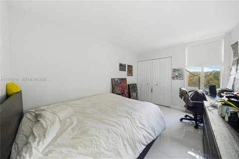 Condo in Miami, Florida, 3 bedrooms  № 2044425 - photo 15