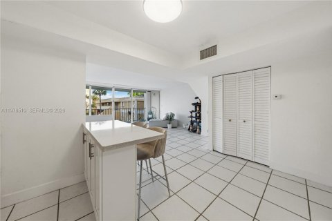 Condo in Miami, Florida, 3 bedrooms  № 2044425 - photo 4