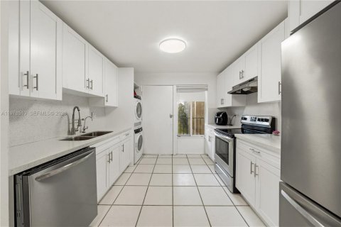 Condo in Miami, Florida, 3 bedrooms  № 2044425 - photo 10