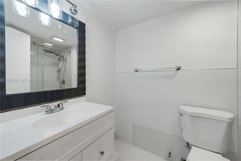 Condo in Miami, Florida, 3 bedrooms  № 2044425 - photo 21