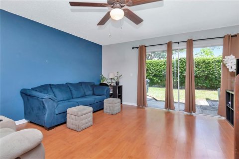 Adosado en venta en Tampa, Florida, 2 dormitorios, 101.64 m2 № 1725785 - foto 3