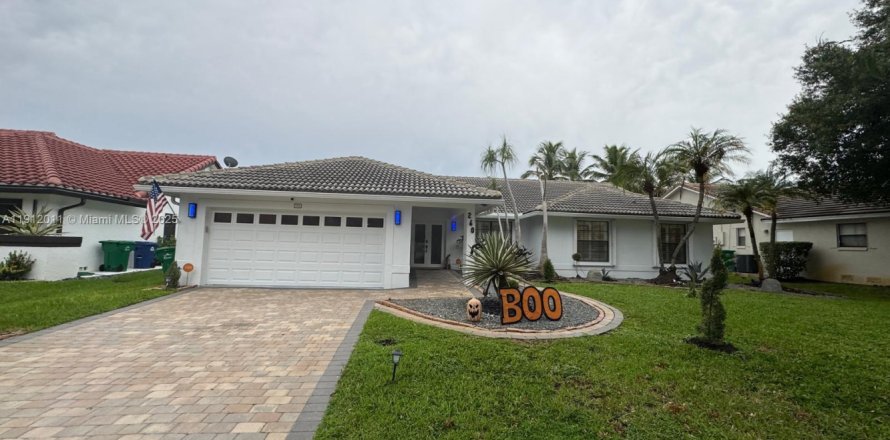 House in Coral Springs, Florida 4 bedrooms, 207.17 sq.m. № 1969065
