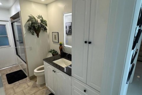 House in Coral Springs, Florida 4 bedrooms, 207.17 sq.m. № 1969065 - photo 11