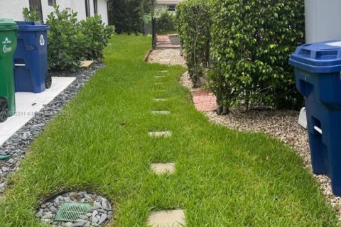 House in Coral Springs, Florida 4 bedrooms, 207.17 sq.m. № 1969065 - photo 22