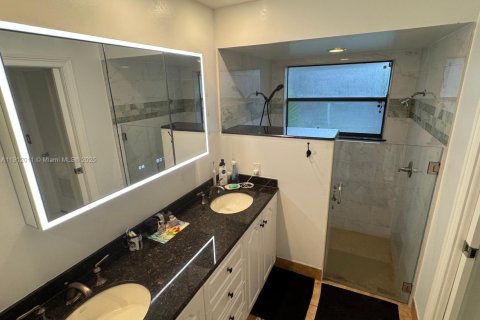 House in Coral Springs, Florida 4 bedrooms, 207.17 sq.m. № 1969065 - photo 17