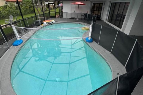 House in Coral Springs, Florida 4 bedrooms, 207.17 sq.m. № 1969065 - photo 24