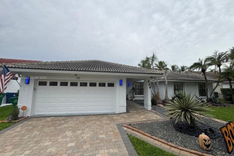 House in Coral Springs, Florida 4 bedrooms, 207.17 sq.m. № 1969065 - photo 2