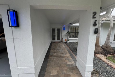 House in Coral Springs, Florida 4 bedrooms, 207.17 sq.m. № 1969065 - photo 3