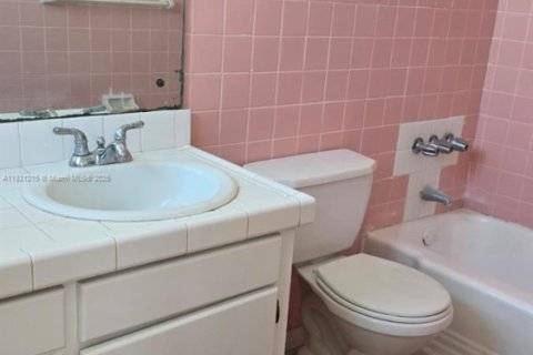 Condo in North Miami, Florida, 1 bedroom  № 1974228 - photo 5