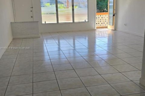 Condominio en venta en North Miami, Florida, 1 dormitorio, 100.33 m2 № 1974228 - foto 8