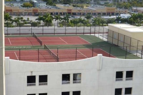 Купить кондоминиум в Халландейл-Бич, Флорида 3 спальни, 137.59м2, № 1933812 - фото 17