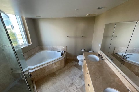 Купить кондоминиум в Халландейл-Бич, Флорида 3 спальни, 137.59м2, № 1933812 - фото 8