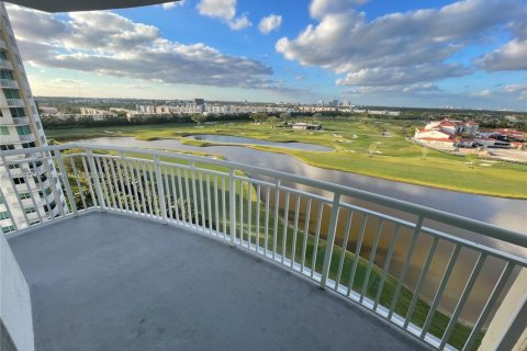 Купить кондоминиум в Халландейл-Бич, Флорида 3 спальни, 137.59м2, № 1933812 - фото 14