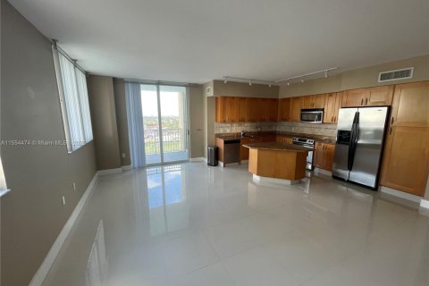 Купить кондоминиум в Халландейл-Бич, Флорида 3 спальни, 137.59м2, № 1933812 - фото 5