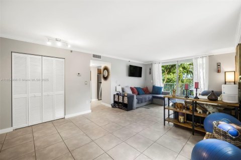 Condo in Miami, Florida, 1 bedroom  № 1888360 - photo 4