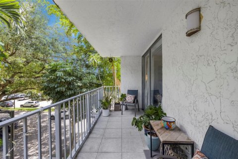 Condo in Miami, Florida, 1 bedroom  № 1888360 - photo 26