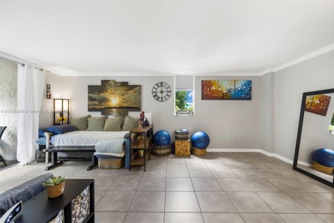 Condo in Miami, Florida, 1 bedroom  № 1888360 - photo 8
