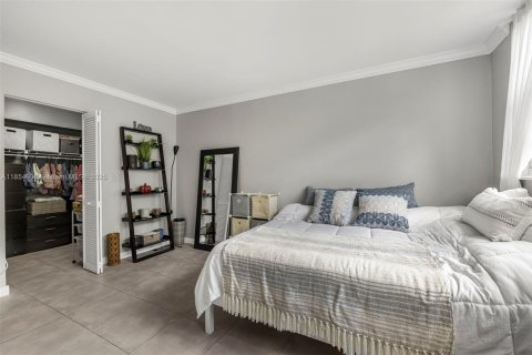 Condo in Miami, Florida, 1 bedroom  № 1888360 - photo 18