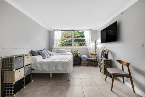 Condo in Miami, Florida, 1 bedroom  № 1888360 - photo 19
