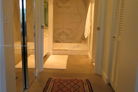 Снять в аренду кондоминиум в Ки-Бискейн, Флорида 1 спальня, 83.15м2, № 1989434 - фото 9