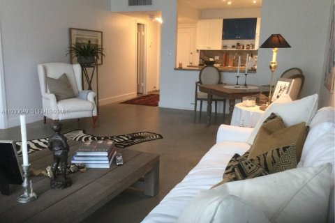 Снять в аренду кондоминиум в Ки-Бискейн, Флорида 1 спальня, 83.15м2, № 1989434 - фото 2