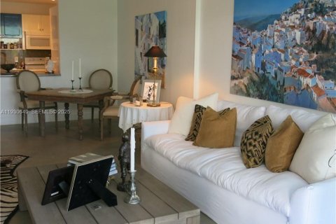 Снять в аренду кондоминиум в Ки-Бискейн, Флорида 1 спальня, 83.15м2, № 1989434 - фото 11