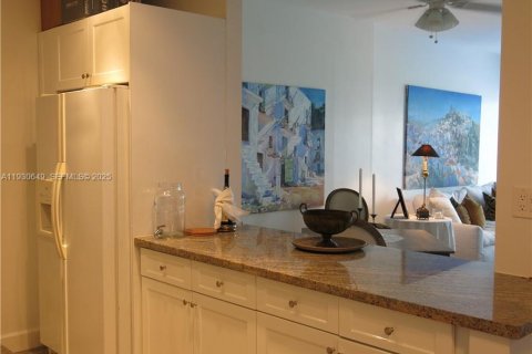 Снять в аренду кондоминиум в Ки-Бискейн, Флорида 1 спальня, 83.15м2, № 1989434 - фото 6